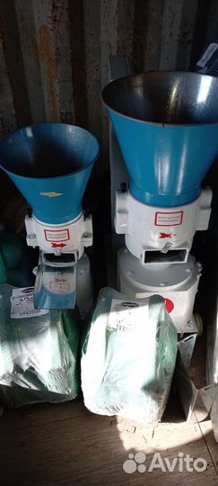 Промышленный мини-пресс-гранулятор в наличии