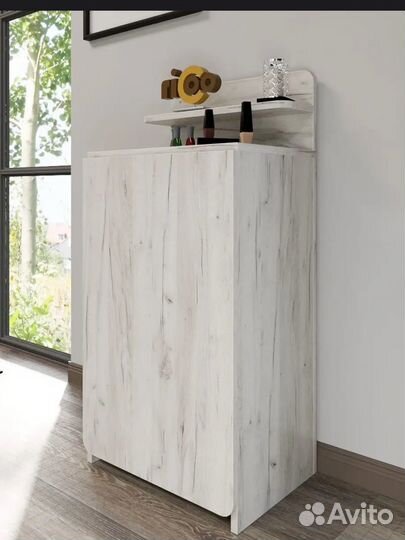 Маникюрный стол и стулья