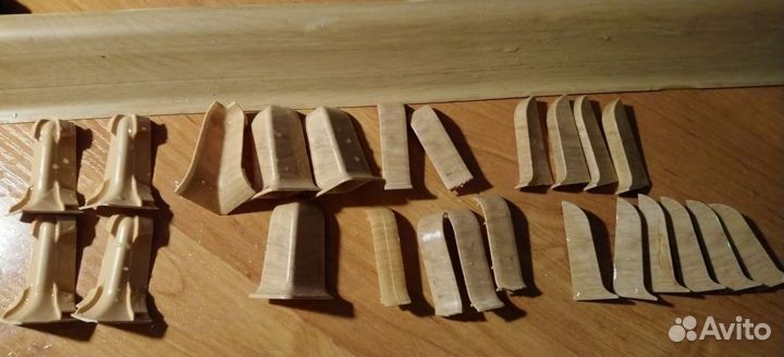 Реечный потолок, унитаз с бачком, 29 м плинтуса