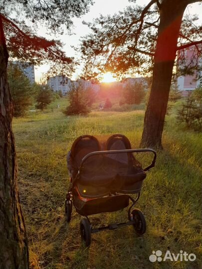 Коляска для двойни