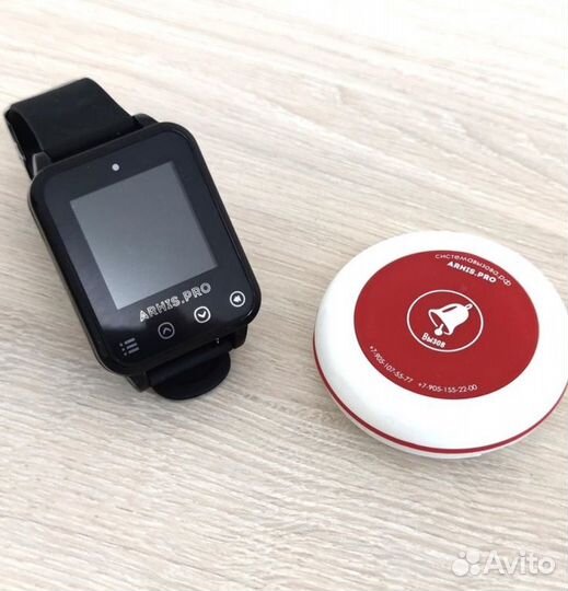 Кнопка вызова персонала и часы в салон красоты