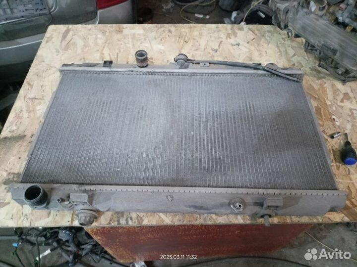 Радиатор охлаждения двигателя Nissan Primera P12