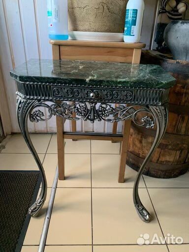 Туалетный столик с зеркалом и подсветкой