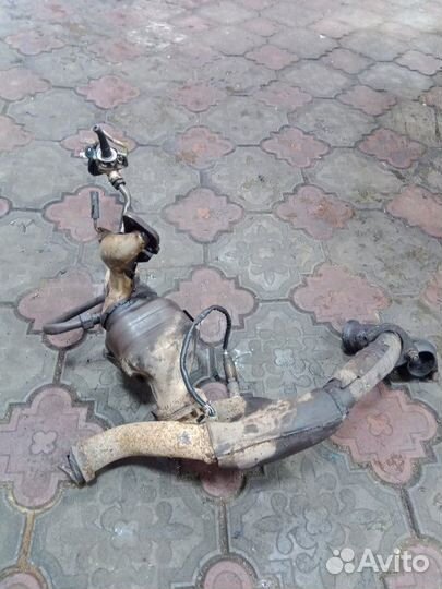 Выпускной коллектор задний правый Ford Escape