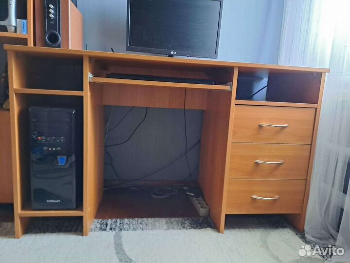 Компьютерный стол