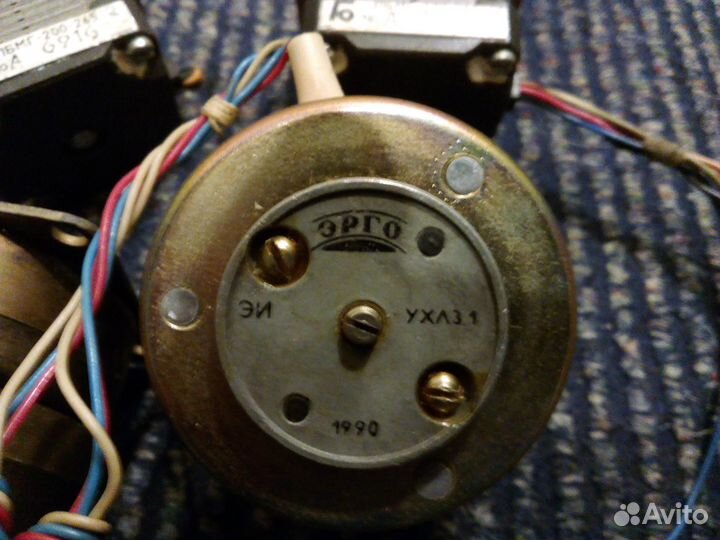 Шаговый двигатель