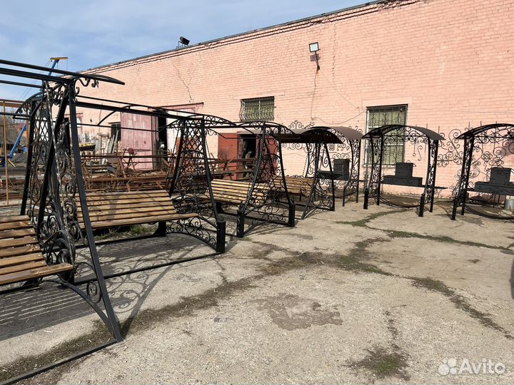 Качели кованные с поликорбонатом