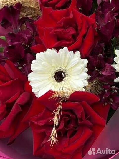 Розы ажурные. Герберы. Альстромерии