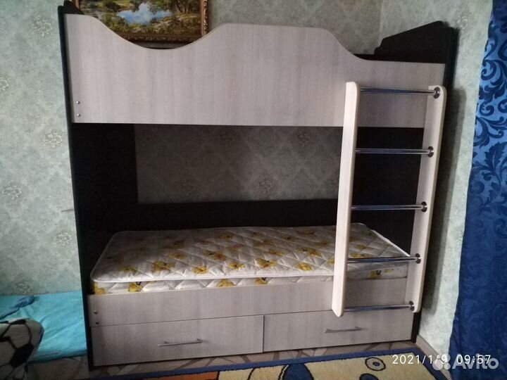 Двухъярусная кровать