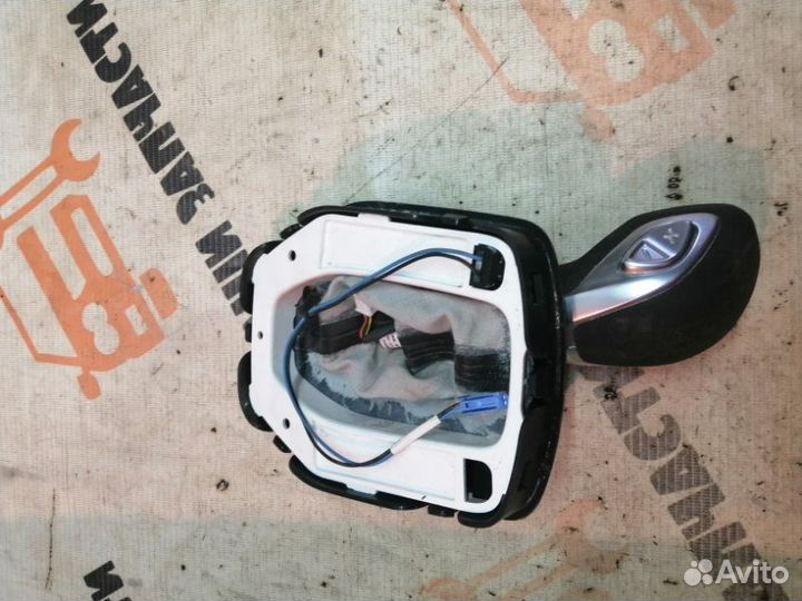 Кожух ручки кпп Ford Fiesta 6 2009