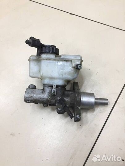 Главный тормозной цилиндр в сборе