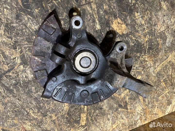 Кулак поворотный передний правый Mercedes Vito 639