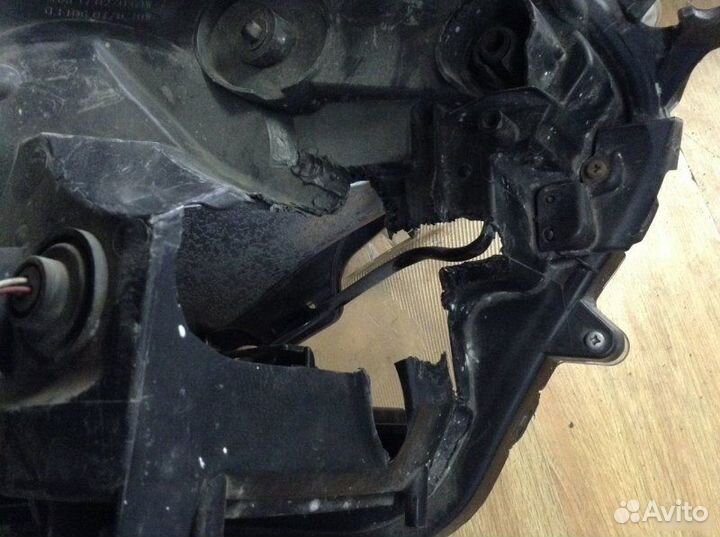 Фара левая Toyota Rav4