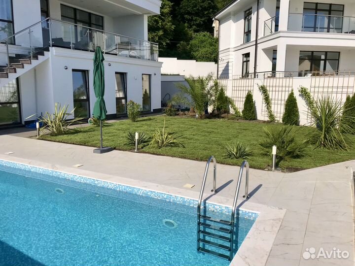 Элитный газон в Сочи. Питомник 'Изумрудный Город'