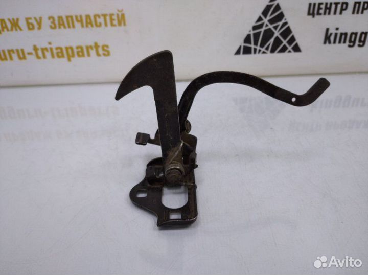 Крюк замка капота Skoda Octavia A5 1Z3 до