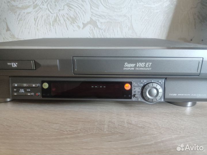 Винтажный видеомагнитофон JVC SR-VS30