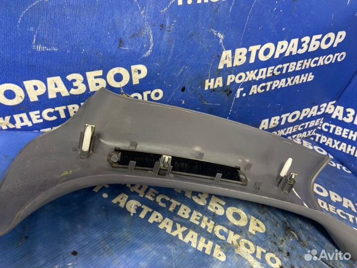 Накладка стойки. Plymouth Voyager минивен 6G72