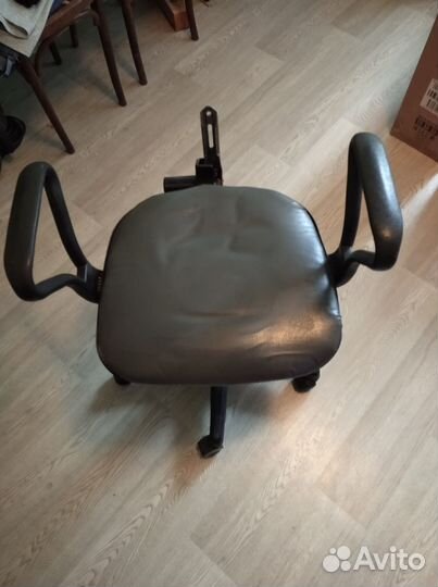 Офисное кресло