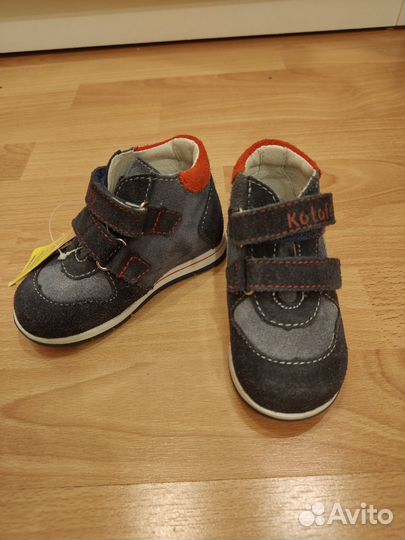 Кроссовки Котофей новые 21