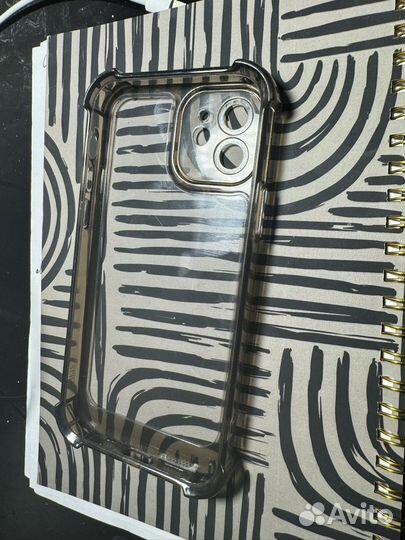 Чехол на iPhone 12 guess