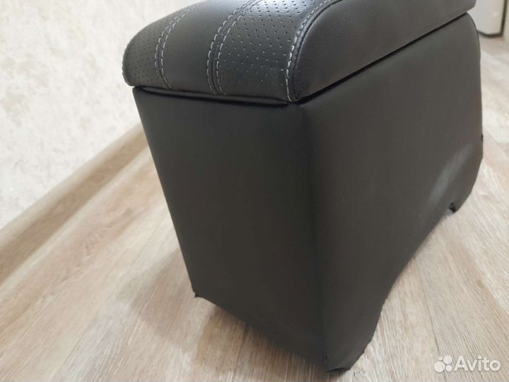 Подлокотник Polo 5 2009-2020 в хорош состоян