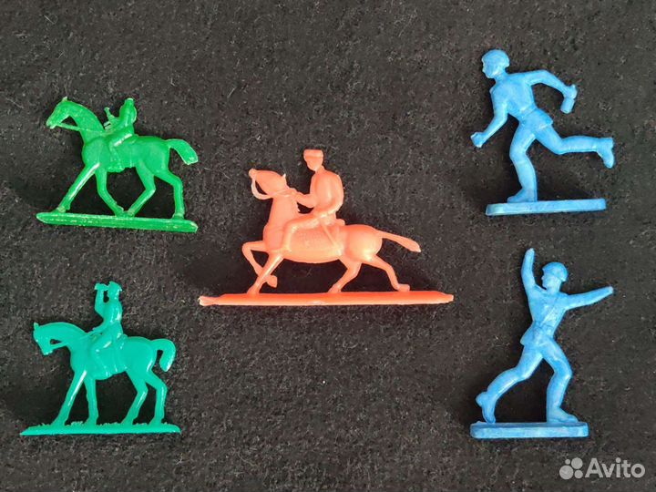 Солдатики, машина