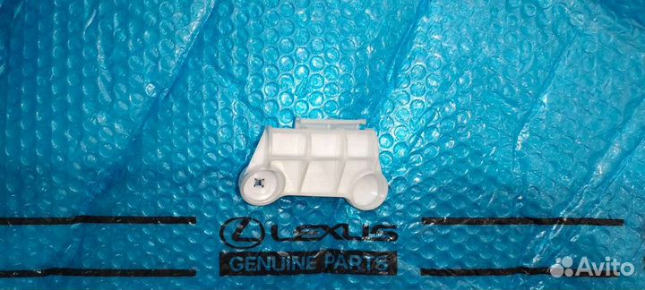 Кронштейн под фонарем Lexus Gs правый Новый 05-11