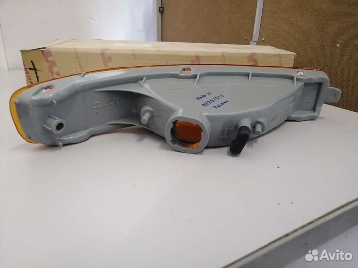 Указатель поворота левый Camry V10 91- 121528012b