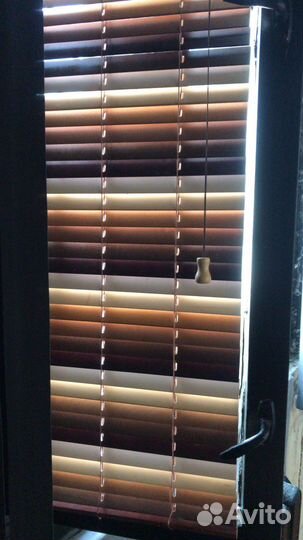 Жалюзи и рулонные шторы на окна