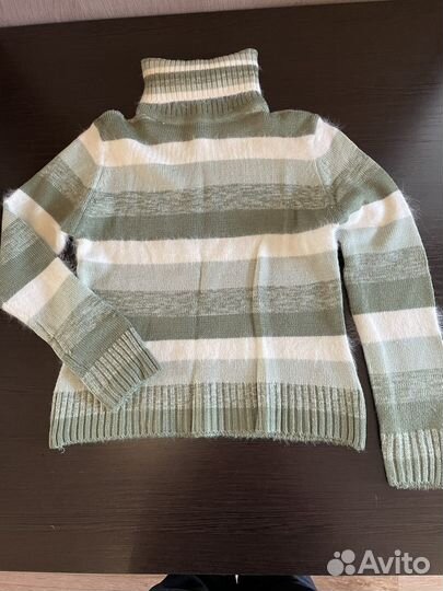 Свитер женский