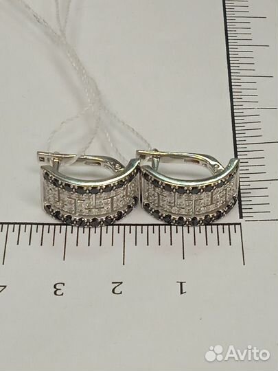 Золотые серьги с камнем