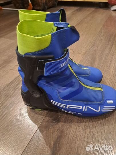 Лыжные ботинки коньковые spine
