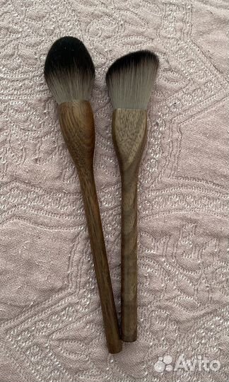 Кисти для макияжа из дерево ореха