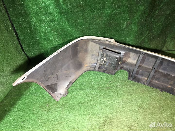 Бампер задний sedan Mazda 323 BA Белый царапины