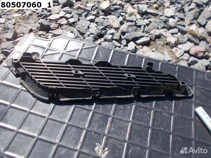 Накладка переднего крыла левого Nissan Patrol Y62