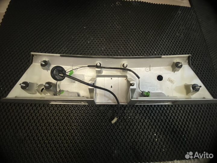 Накладка крышки багажника Chevrolet Spark