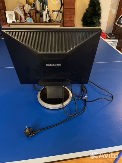 Монитор Samsung SyncMaster 940n