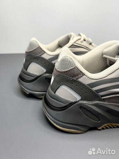 Кроссовки Adidas Yeezy Boost 700