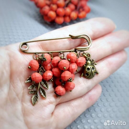 Брошь-булавка Ягоды с австрийским хрусталем