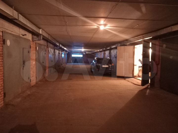 Гараж, > 30 м²