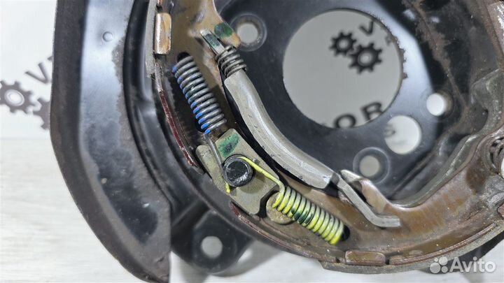 Механизм стояночного тормоза задний правый