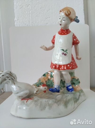 Статуэтка девочка с петухом. Барановка. Танец. Кр