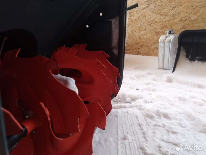 Снегоуборщик бензиновый