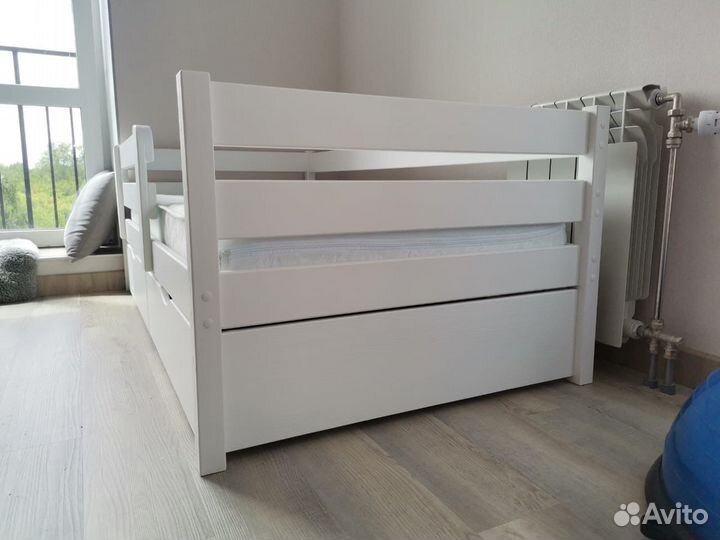 Детская кровать из массива