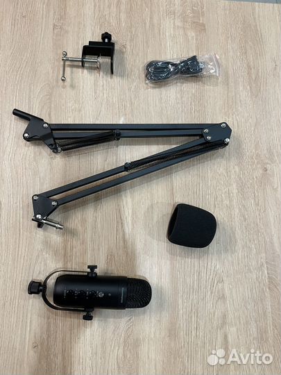 Конденсаторный микрофон с USB - разъёмом и стрелой