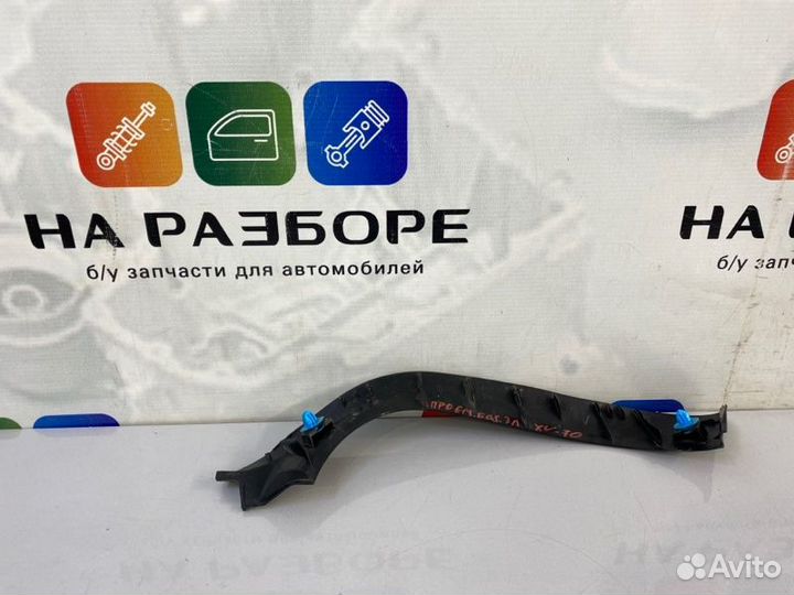 Накладка проема багажника задняя левая Toyota