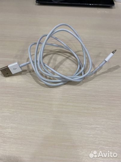 Оригинальный кабель на iPhone