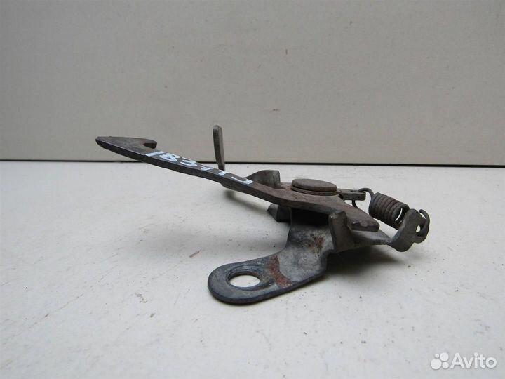 Крючок капота Toyota Land Cruiser (100) 1998-2007