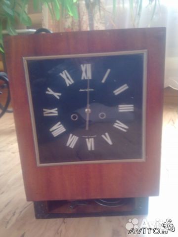 Часы Янтарь