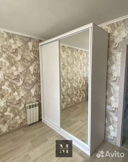 Шкаф купе с зеркалом